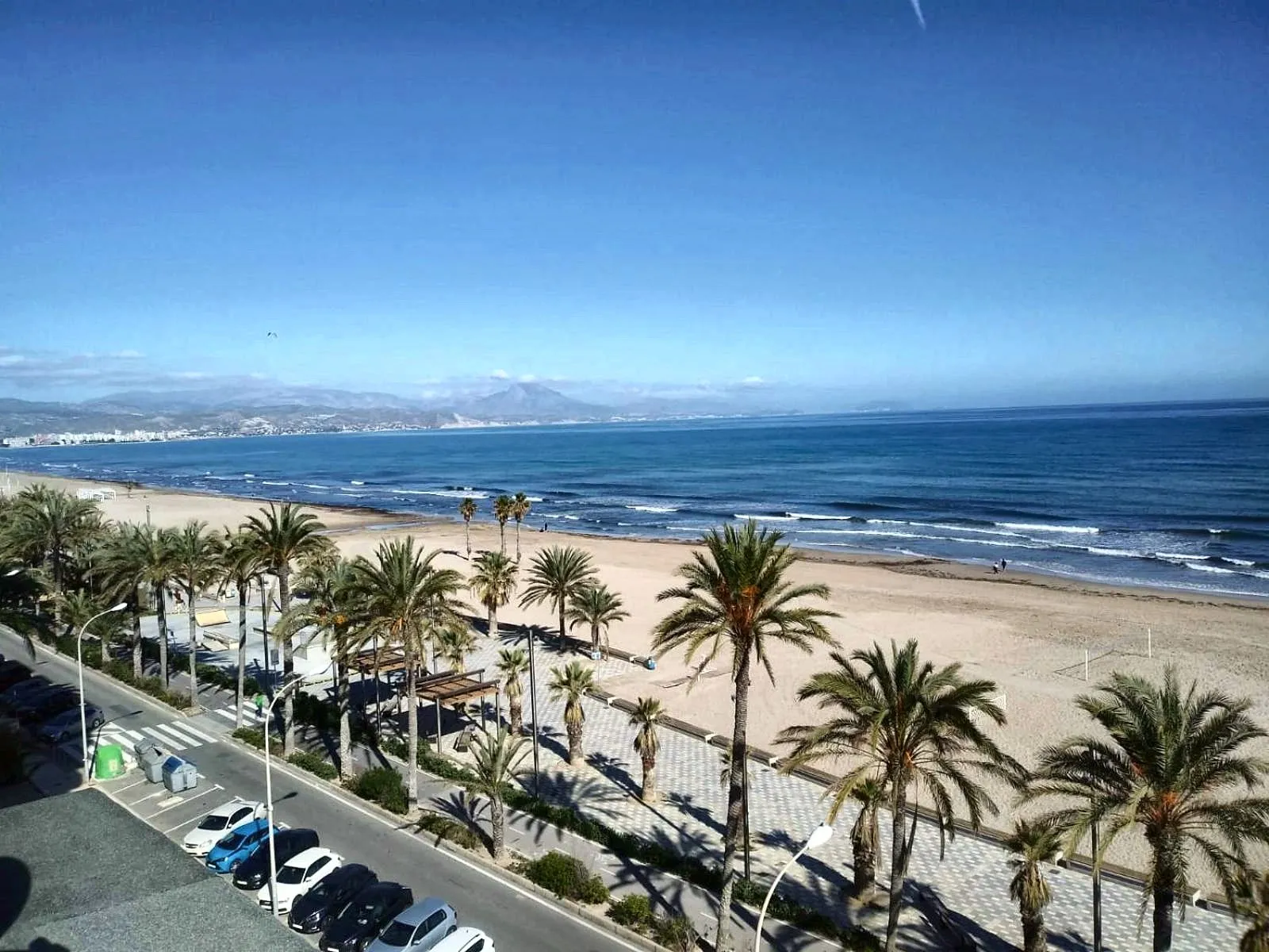 La Playa de San Juan y su paseo marítimo